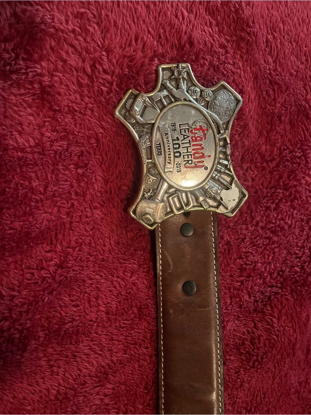Tandy/ 3D Leather Belt with Silver-Tone Decorative Buckle and Red Accents